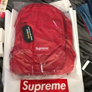 SUPREME SS19B6 Red